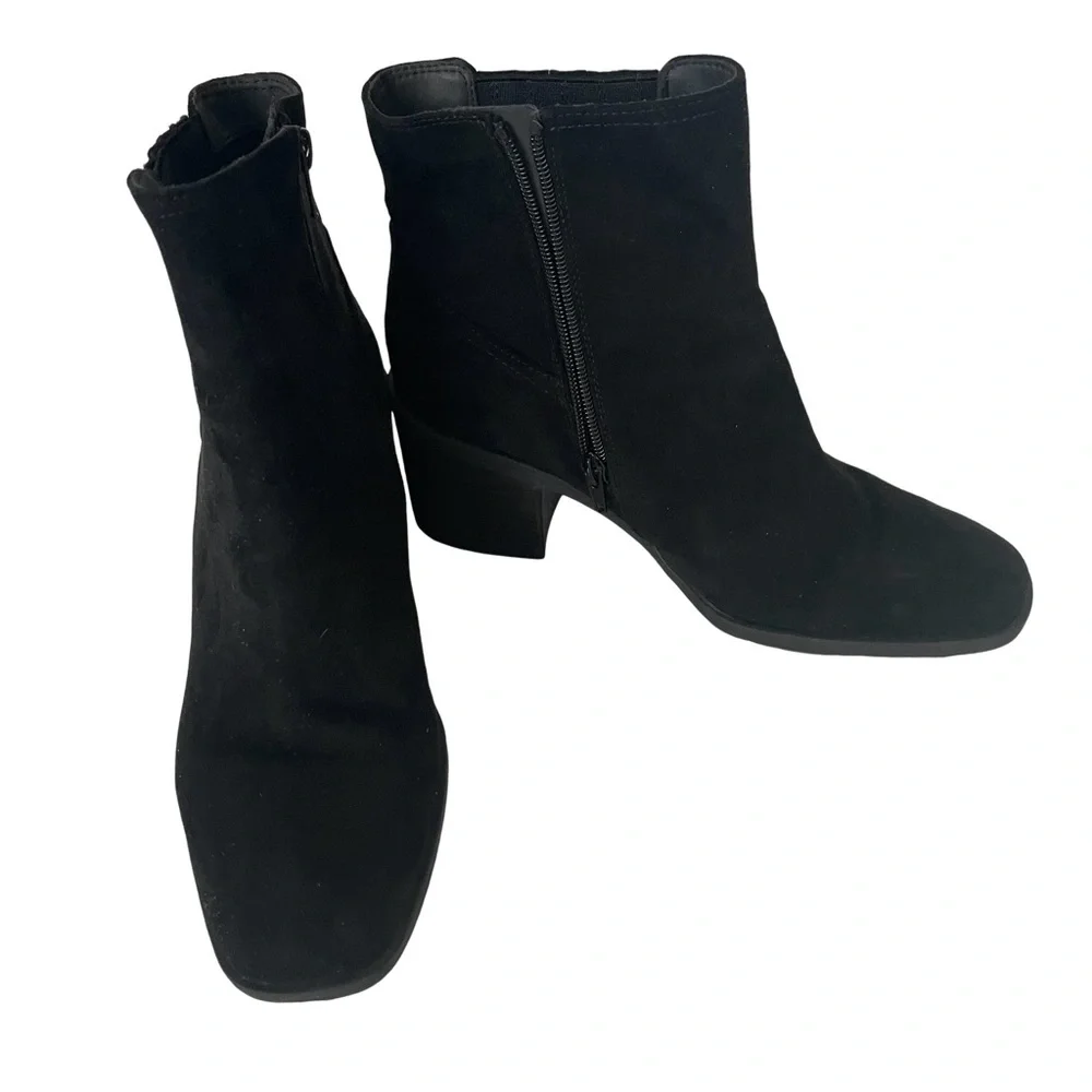 ZODIAC Larsen Black Suede Bootie Boots with Chunky Block Heels. Size 9.5